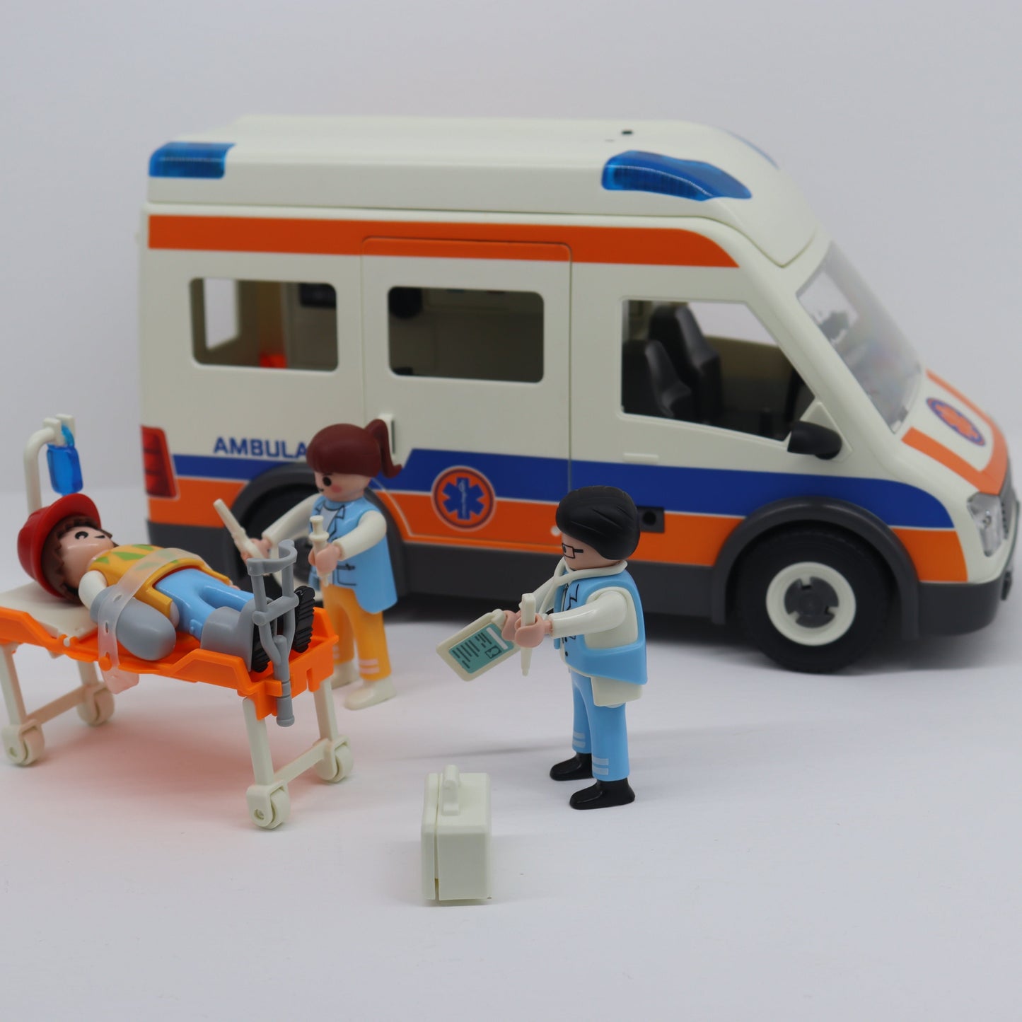 Ambulancia con Luz y Sonido